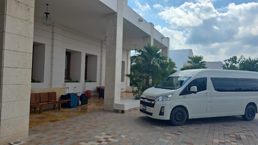 puerto aventuras airport transportation